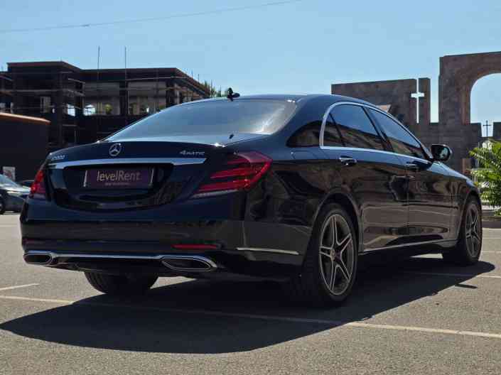 Mercedes-Benz S 560